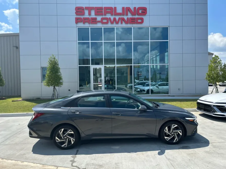 2025 Hyundai Elantra SEL Convenience photo 1