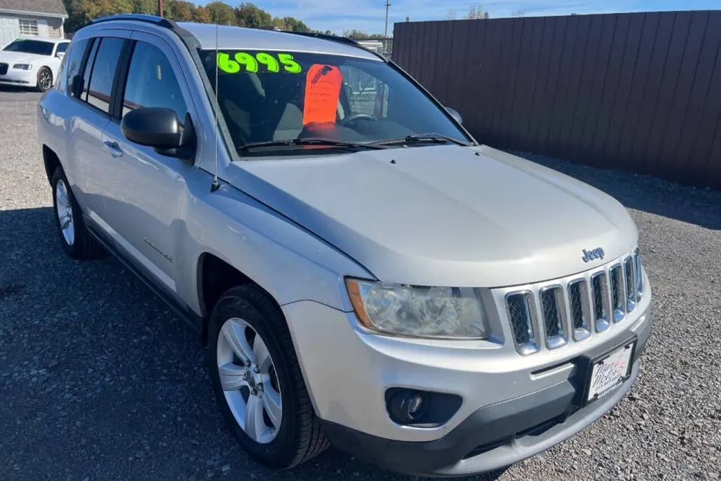 2011 Jeep Compass Sport photo 1