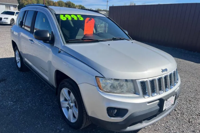 2011 Jeep Compass Sport photo 1