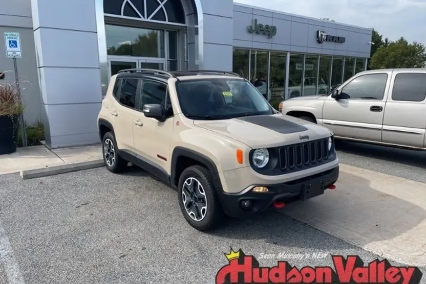 2016 Jeep Renegade Trailhawk photo 1