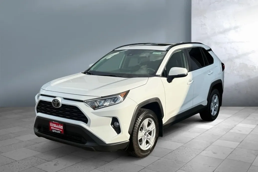 2019 Toyota RAV4 XLE photo 1