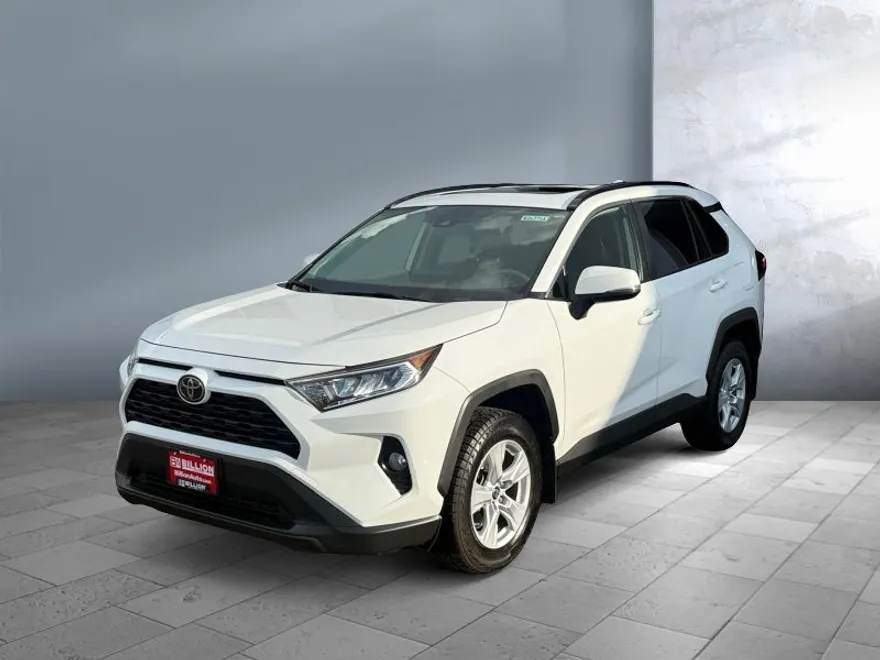 2019 Toyota RAV4 XLE photo 1