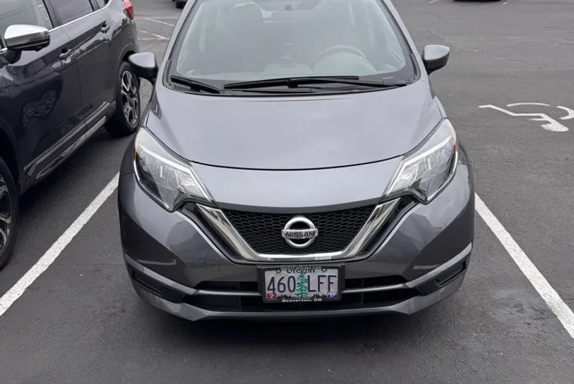 2017 Nissan Versa Note SV photo 1