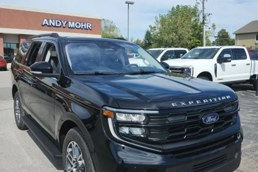 2025 Ford Expedition MAX photo 1