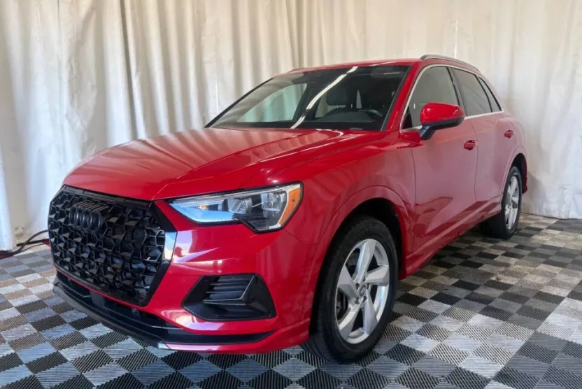 2020 Audi Q3 Premium 45 TFSI photo 1