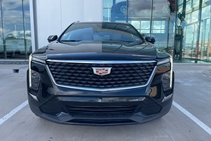 2025 Cadillac XT4 Premium Luxury photo 1