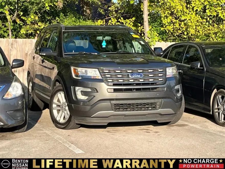 2017 Ford Explorer XLT photo 1