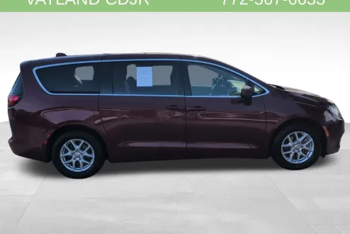2019 Chrysler Pacifica LX photo 3