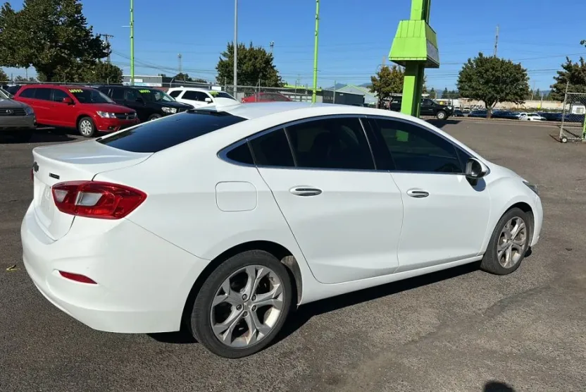 2017 Chevrolet Cruze Premier photo 1