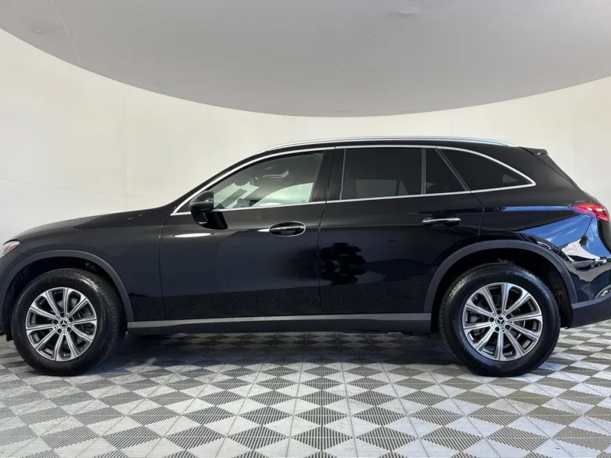 2024 Mercedes Benz GLC 300 photo 1