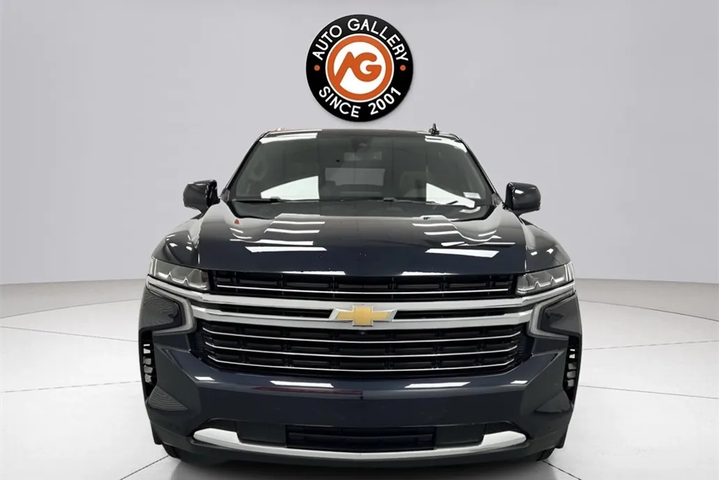 2021 Chevrolet Suburban LT photo 1
