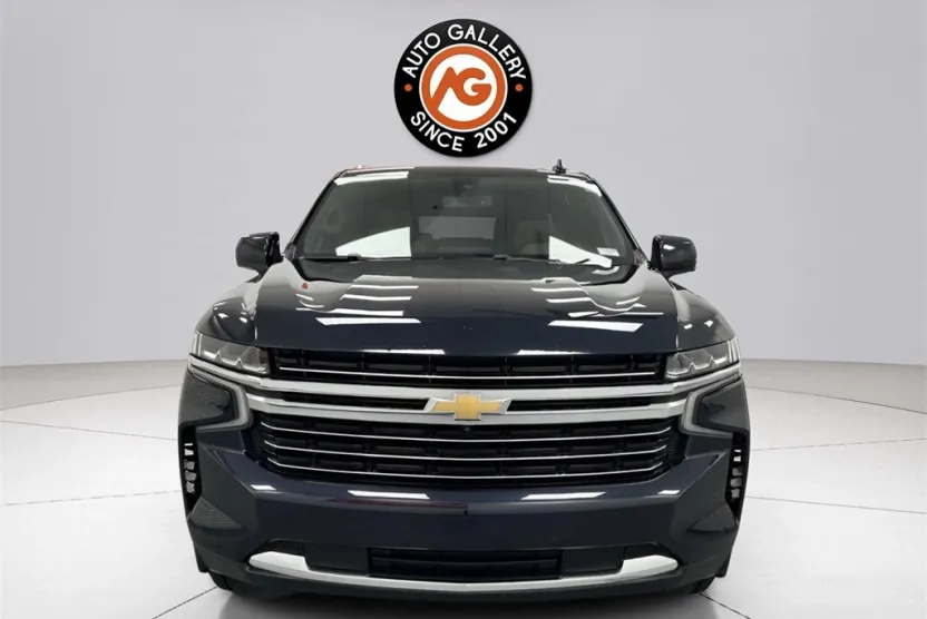 2021 Chevrolet Suburban LT photo 1