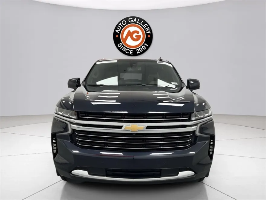 2021 Chevrolet Suburban LT photo 1