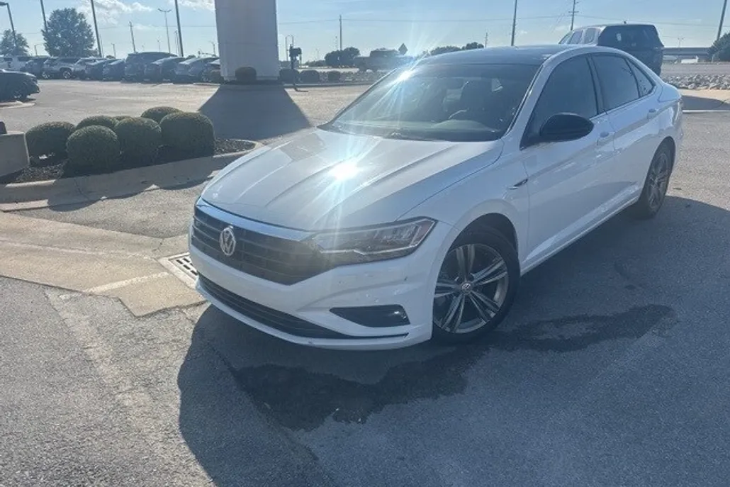 2021 Volkswagen Jetta R-Line photo 1