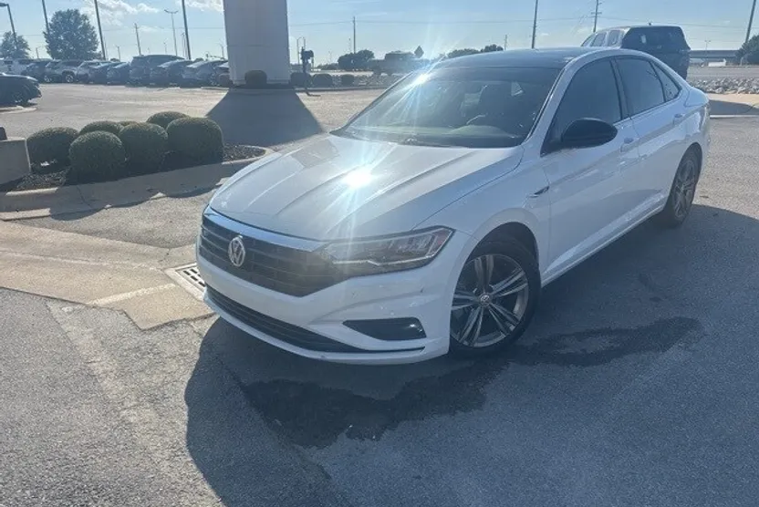 2021 Volkswagen Jetta R-Line photo 1