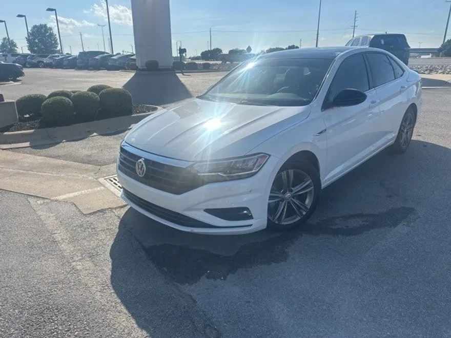 2021 Volkswagen Jetta R-Line photo 1