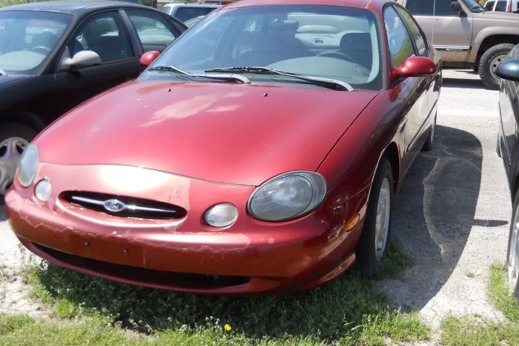 1999 Ford Taurus SE photo 1