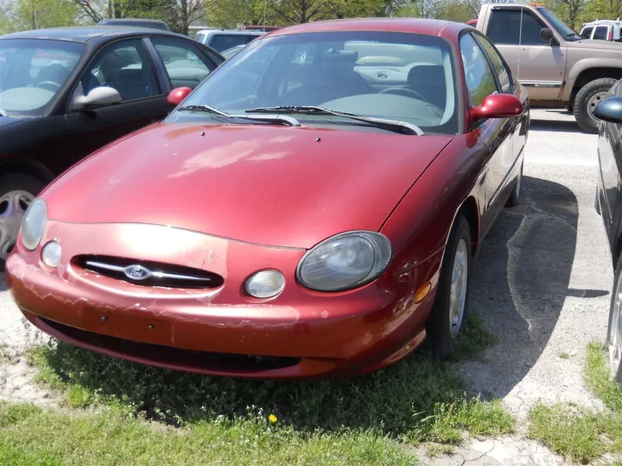1999 Ford Taurus SE photo 1