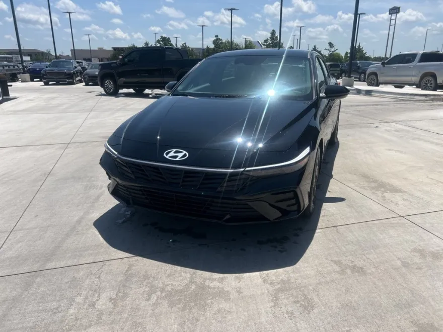 2025 Hyundai Elantra Hybrid SEL Sport photo 1