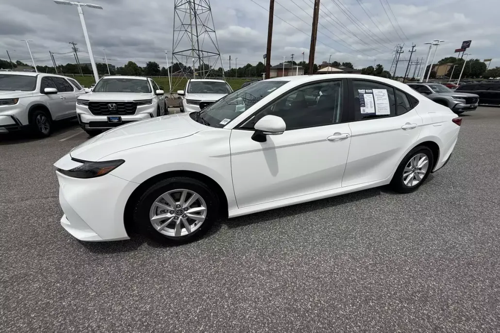 2025 Toyota Camry LE photo 1