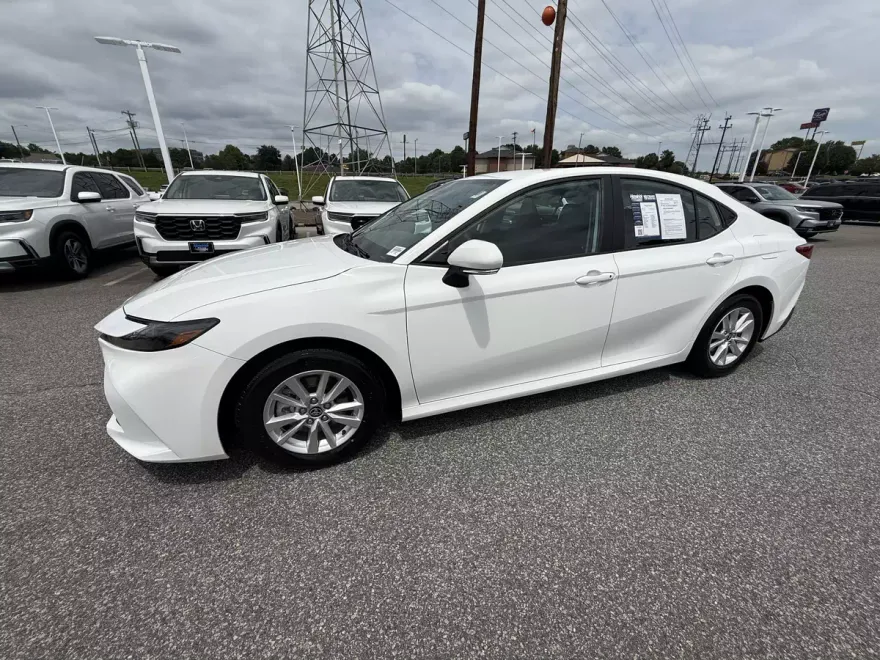 2025 Toyota Camry LE photo 1