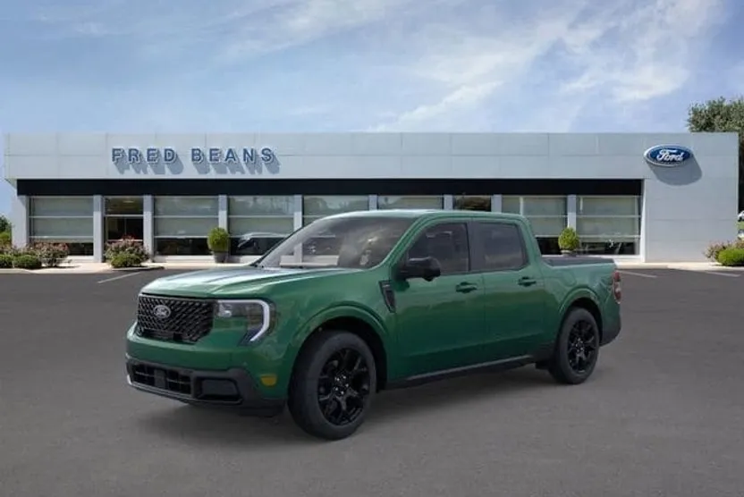 2025 Ford Maverick Lariat photo 1