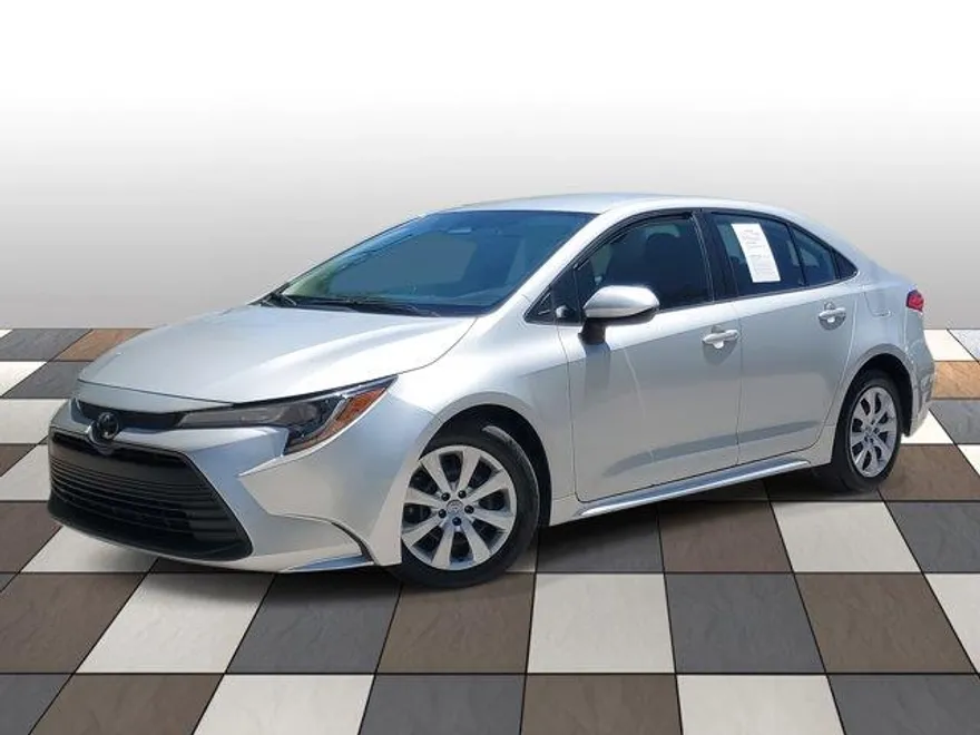2023 Toyota Corolla LE photo 1
