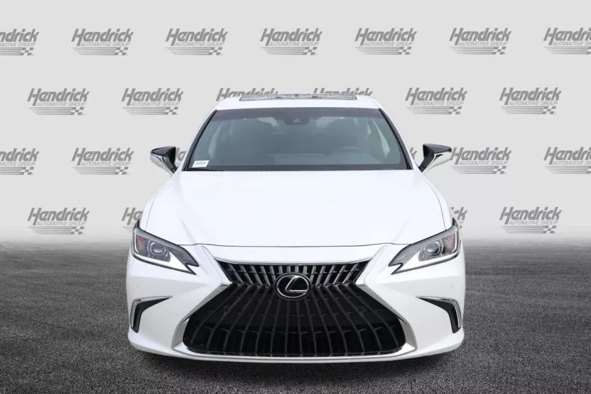 2025 Lexus ES 300h photo 1
