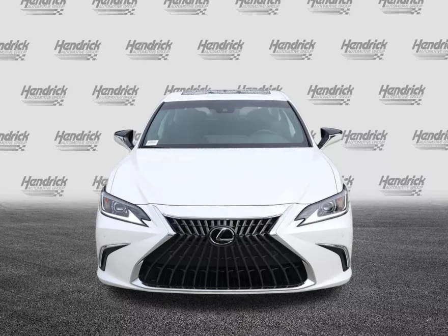 2025 Lexus ES 300h photo 1