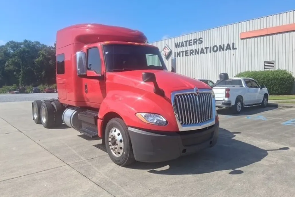2018 International LT625 LT photo 1