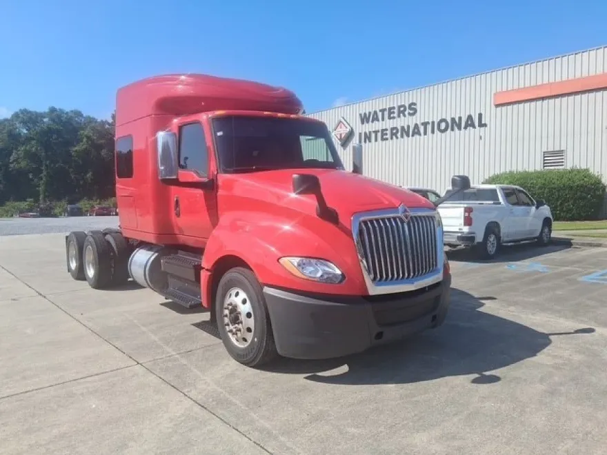 2018 International LT625 LT photo 1
