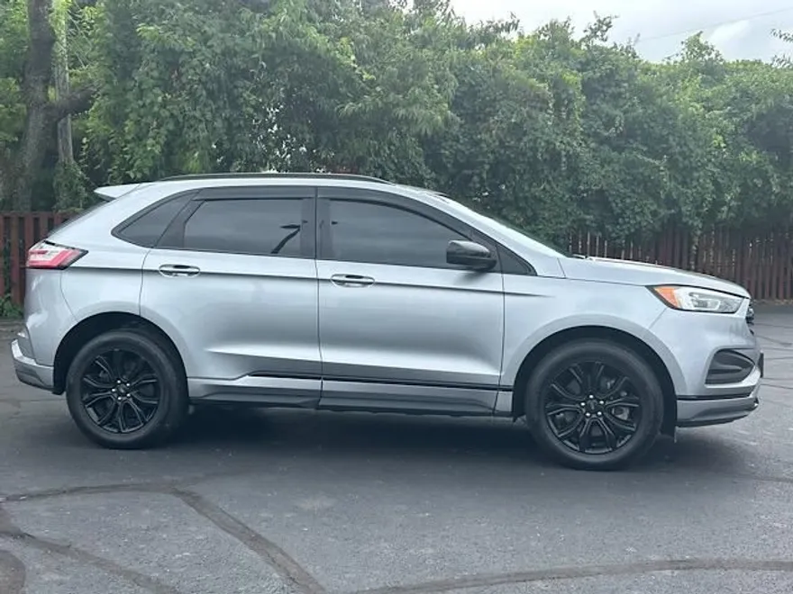2023 Ford Edge SE photo 2