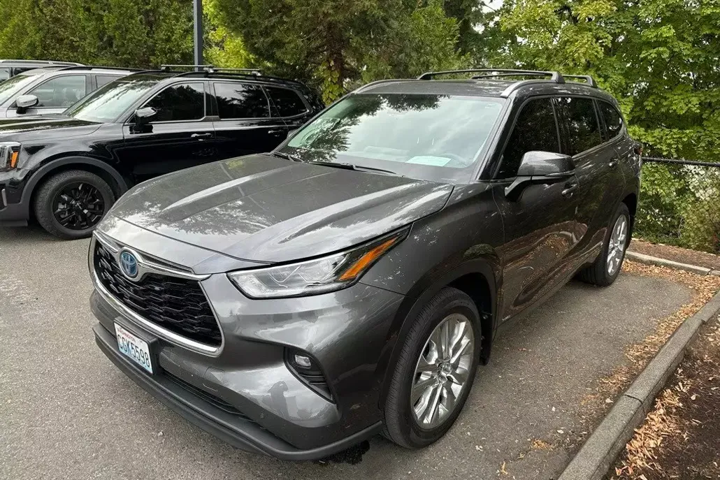 2023 Toyota Highlander Hybrid Limited photo 1