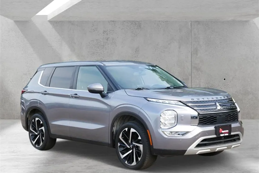 2022 Mitsubishi Outlander SE photo 1