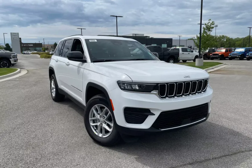 2025 Jeep Grand Cherokee Laredo X photo 1