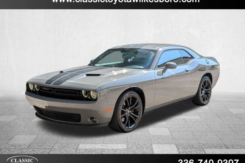 2017 Dodge Challenger SXT Plus photo 1