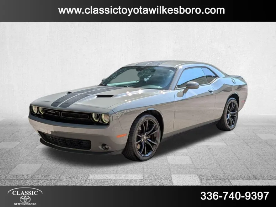 2017 Dodge Challenger SXT Plus photo 1