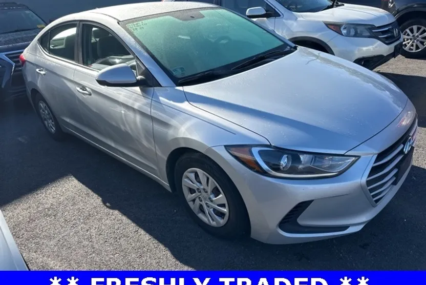 2018 Hyundai Elantra SE photo 1