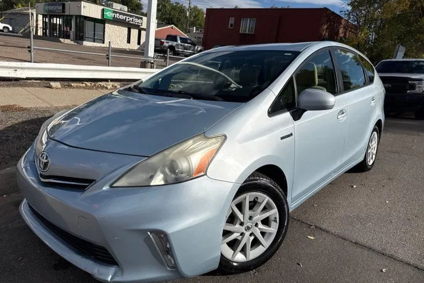 2014 Toyota Prius V Five photo 1