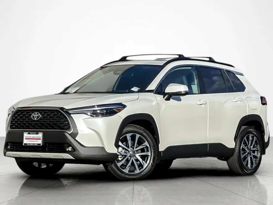 2024 Toyota Corolla Cross XLE photo 1