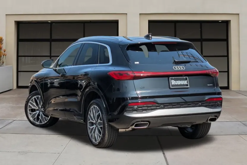 2025 Audi Q5 2.0T Premium Plus photo 1