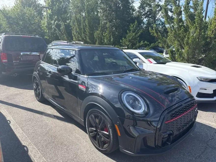 2024 Mini Cooper 2 Door Hardtop Iconic photo 1