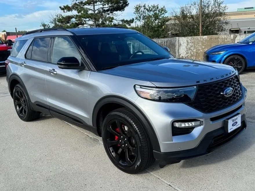 2023 Ford Explorer ST photo 1
