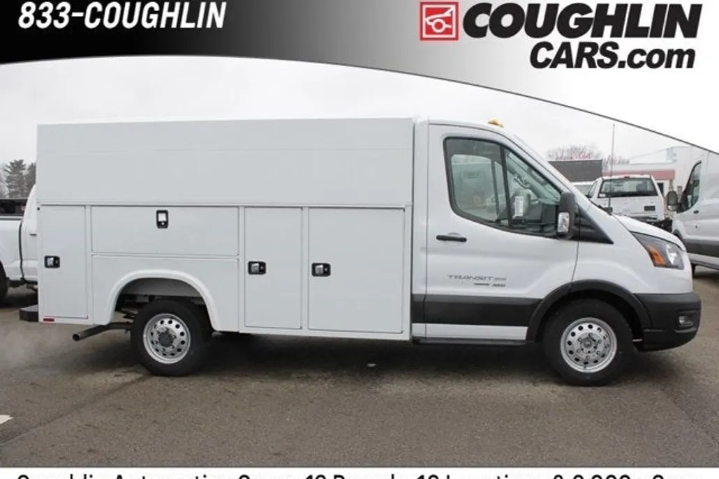 2024 Ford Transit Cutaway photo 1