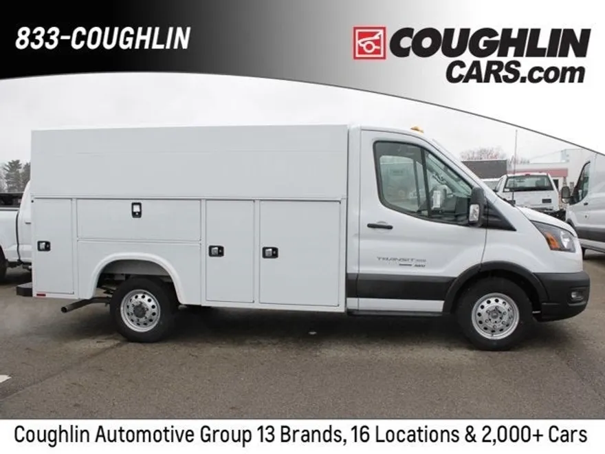 2024 Ford Transit Cutaway photo 1