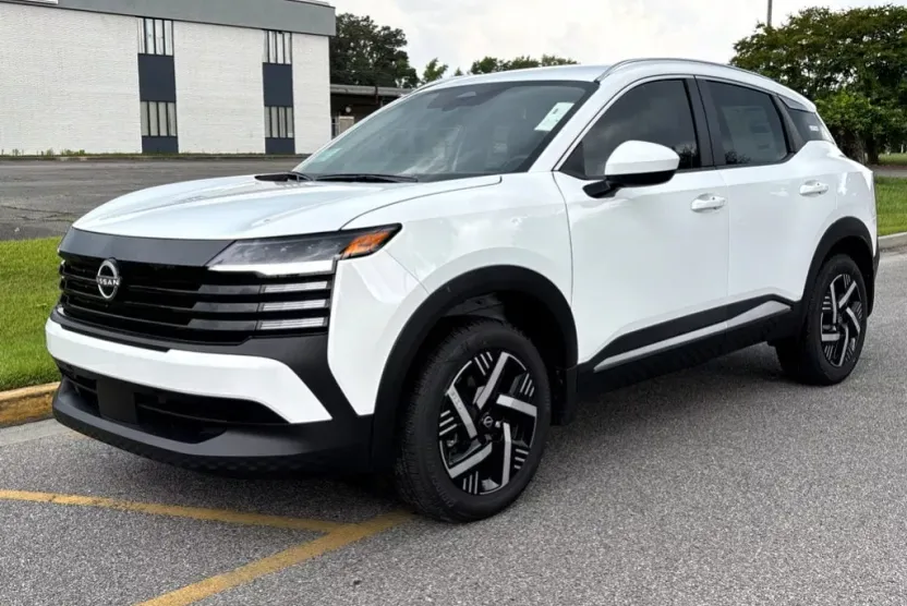 2025 Nissan Kicks SV photo 1