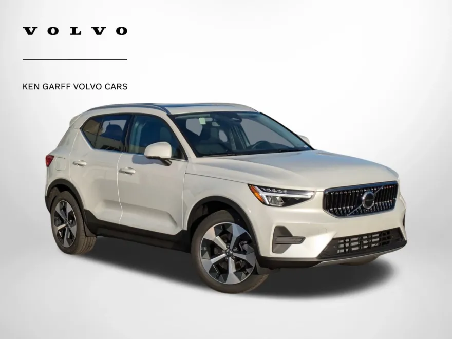2025 Volvo XC40 Core photo 1