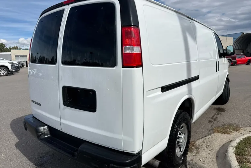 2024 Chevrolet Express 2500 Cargo photo 1