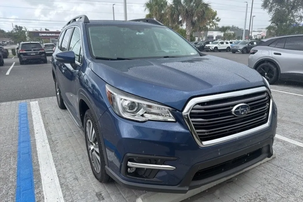 2022 Subaru Ascent Limited photo 1