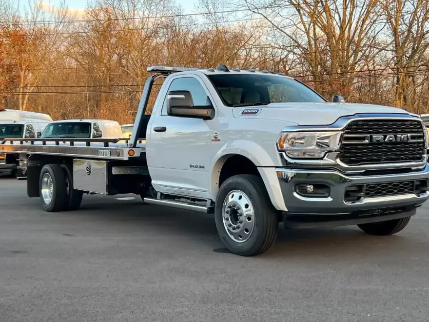 2023 Ram 5500 SLT photo 1